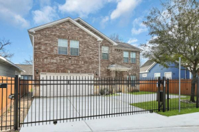 *Heart of Houston* Pet friendly/14ppl/4br/2.5b